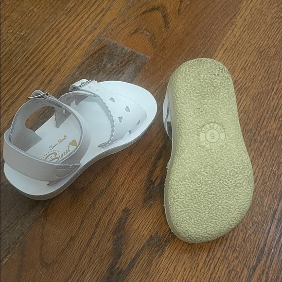 Sweet Kids White Sandals with Heart Cutouts - Picture 4 of 5